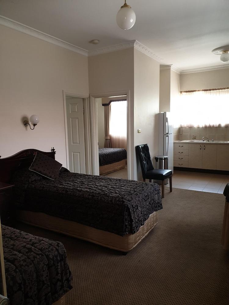 Australian Heritage Motor Inn Даббо Экстерьер фото