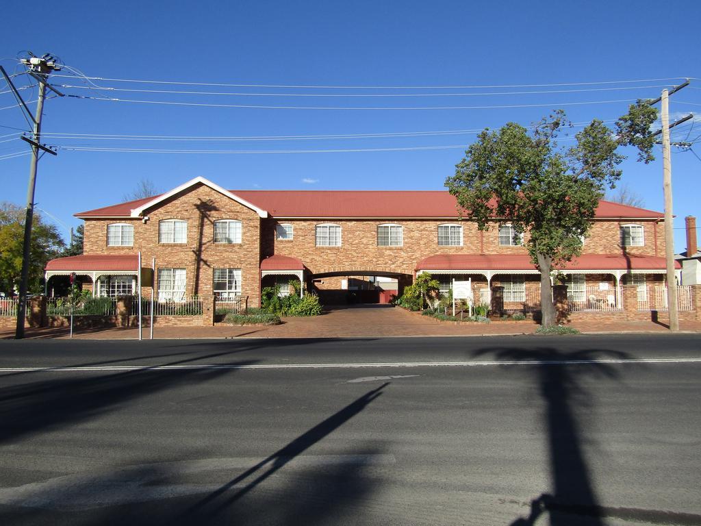Australian Heritage Motor Inn Даббо Экстерьер фото