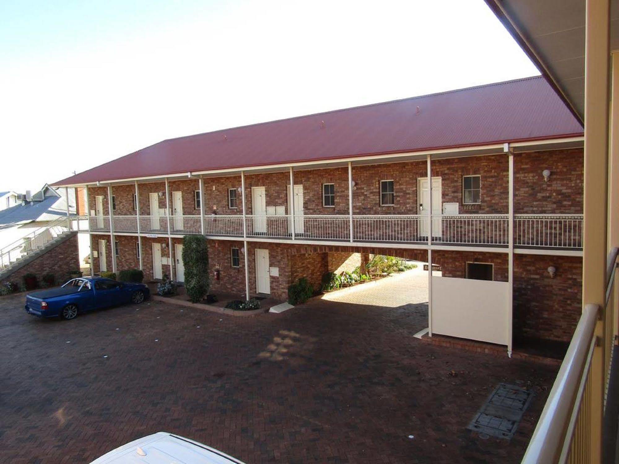 Australian Heritage Motor Inn Даббо Экстерьер фото